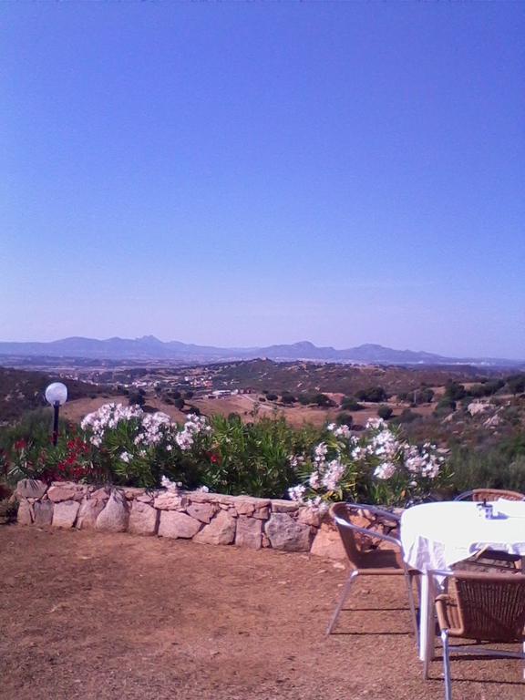 Farm Stay Gli Oleandri Loiri Porto San Paolo Esterno foto