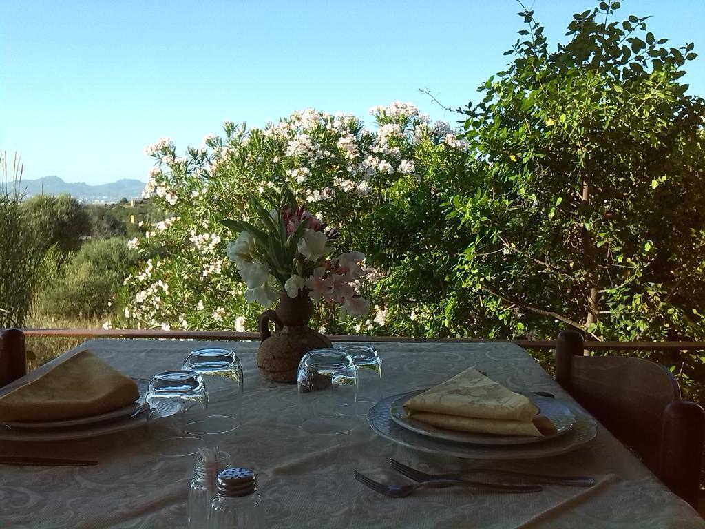 Farm Stay Gli Oleandri Loiri Porto San Paolo Esterno foto
