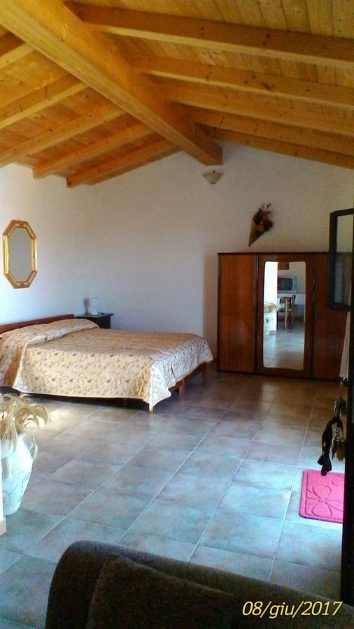Farm Stay Gli Oleandri Loiri Porto San Paolo Esterno foto