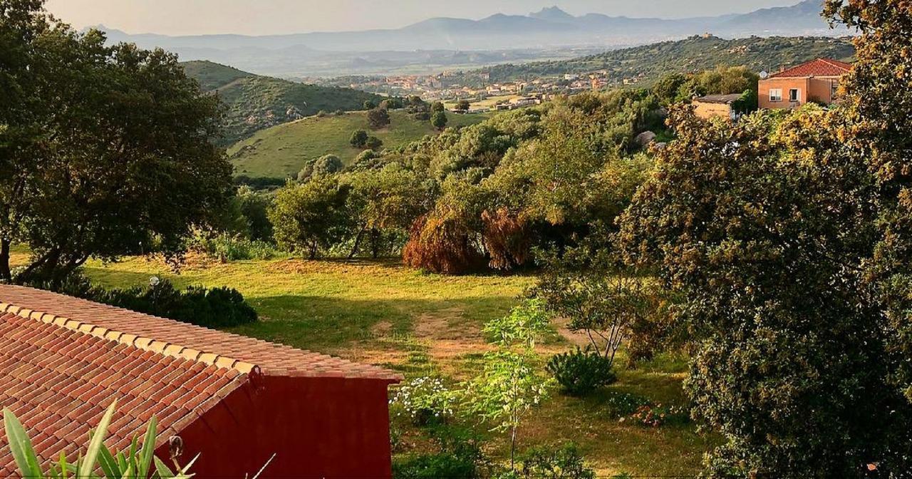 Farm Stay Gli Oleandri Loiri Porto San Paolo Esterno foto