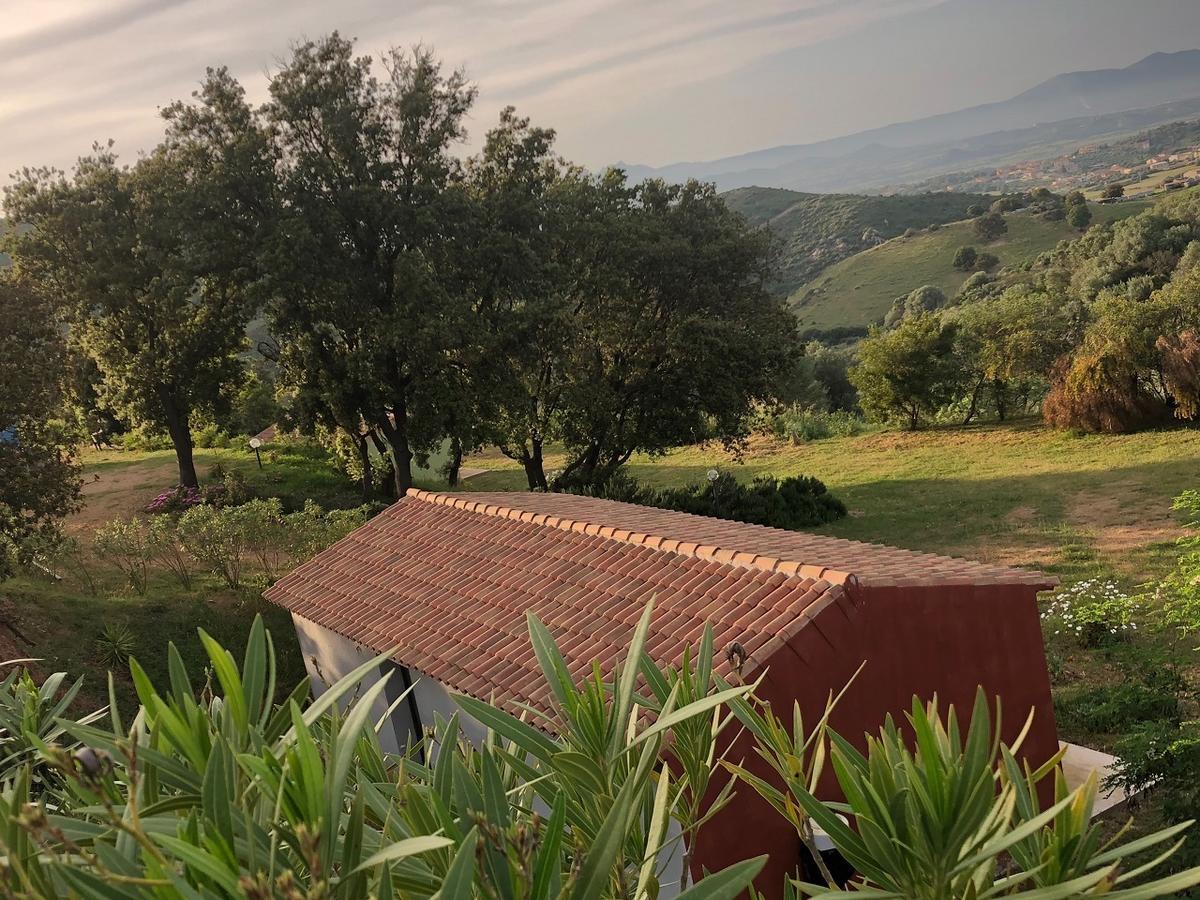 Farm Stay Gli Oleandri Loiri Porto San Paolo Esterno foto