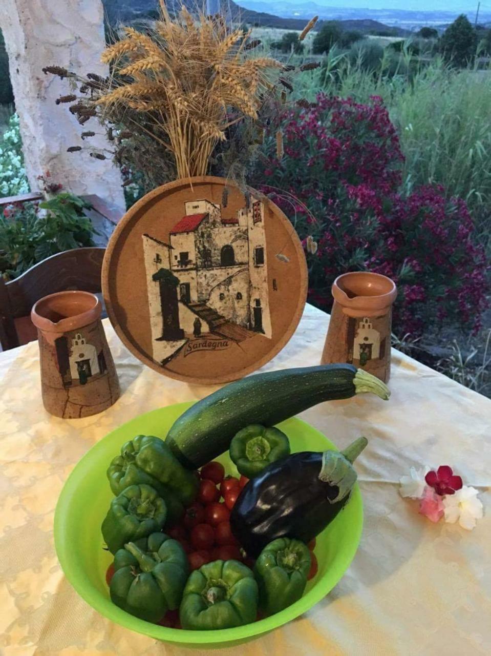 Farm Stay Gli Oleandri Loiri Porto San Paolo Esterno foto