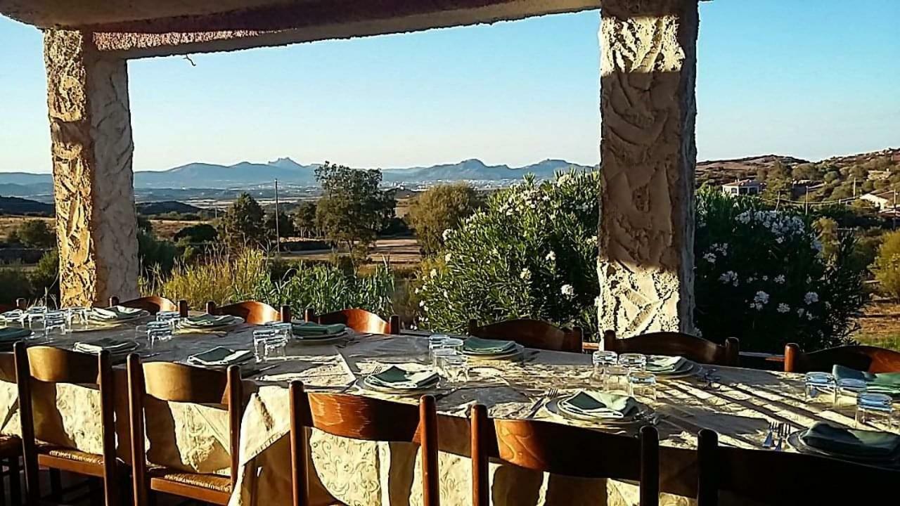 Farm Stay Gli Oleandri Loiri Porto San Paolo Esterno foto